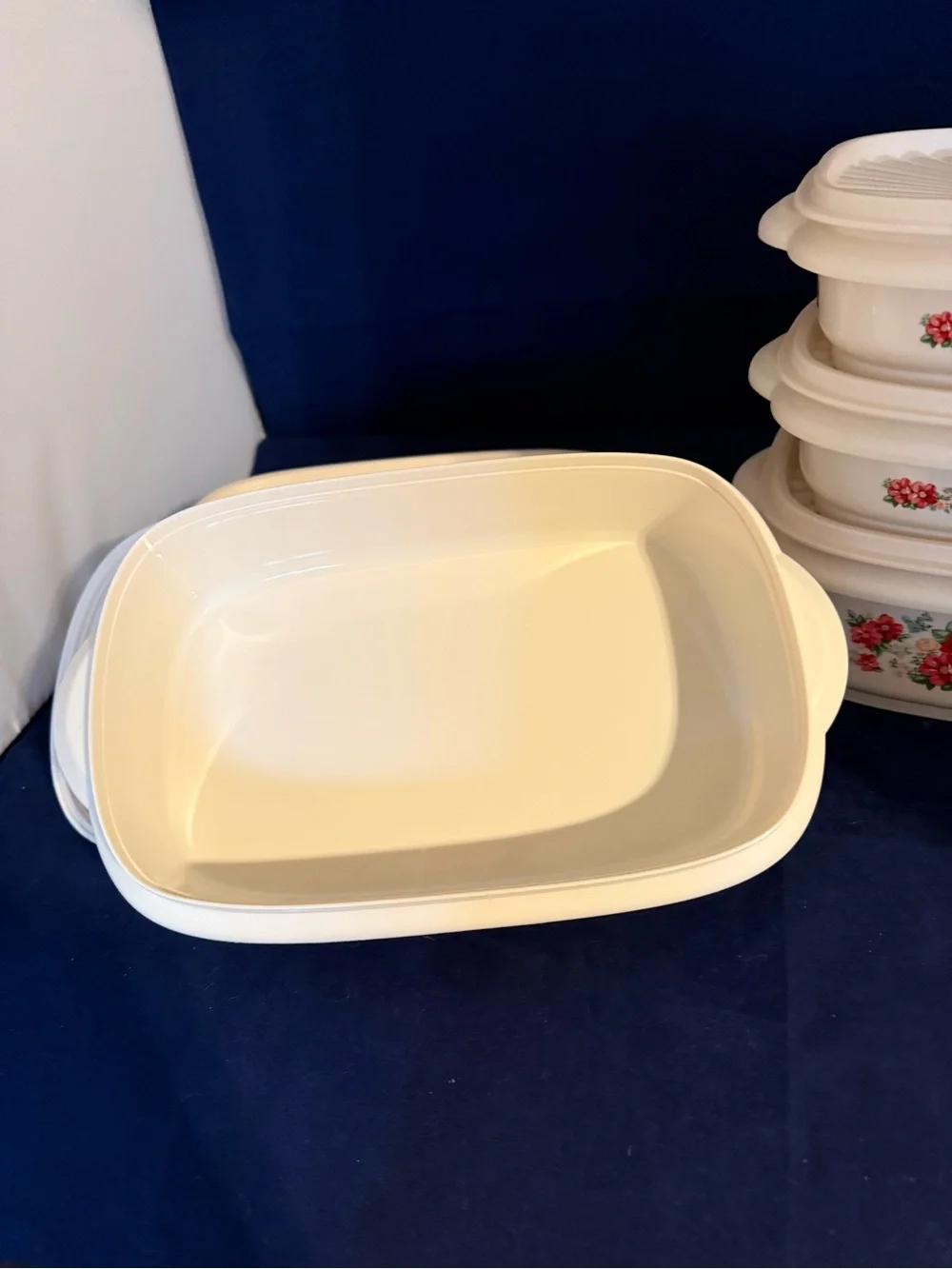 The Pioneer Woman White Floral Plastic Food Storage Set with Red Flowers